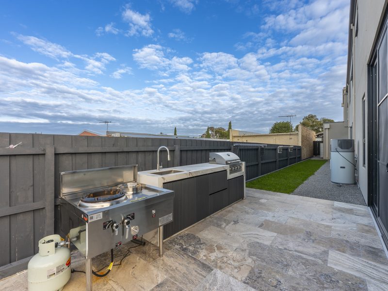 Custom outdoor kitchen with marble benchtops and BBQ, Glen Waverley VIC | MEG Outdoor